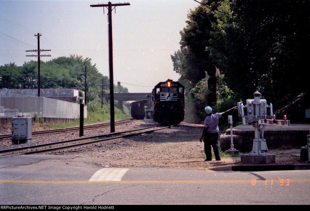 NS 6191 leads a coal train at Southern Junction